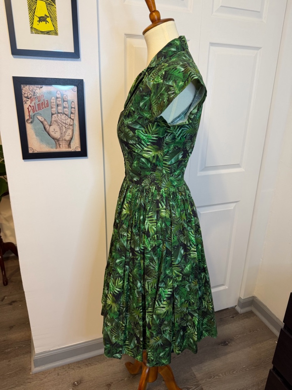 Green Tropical Leaf Bernie Dexter Vintage-Inspired Fit-and-Flare Dress - Picture 5 of 9